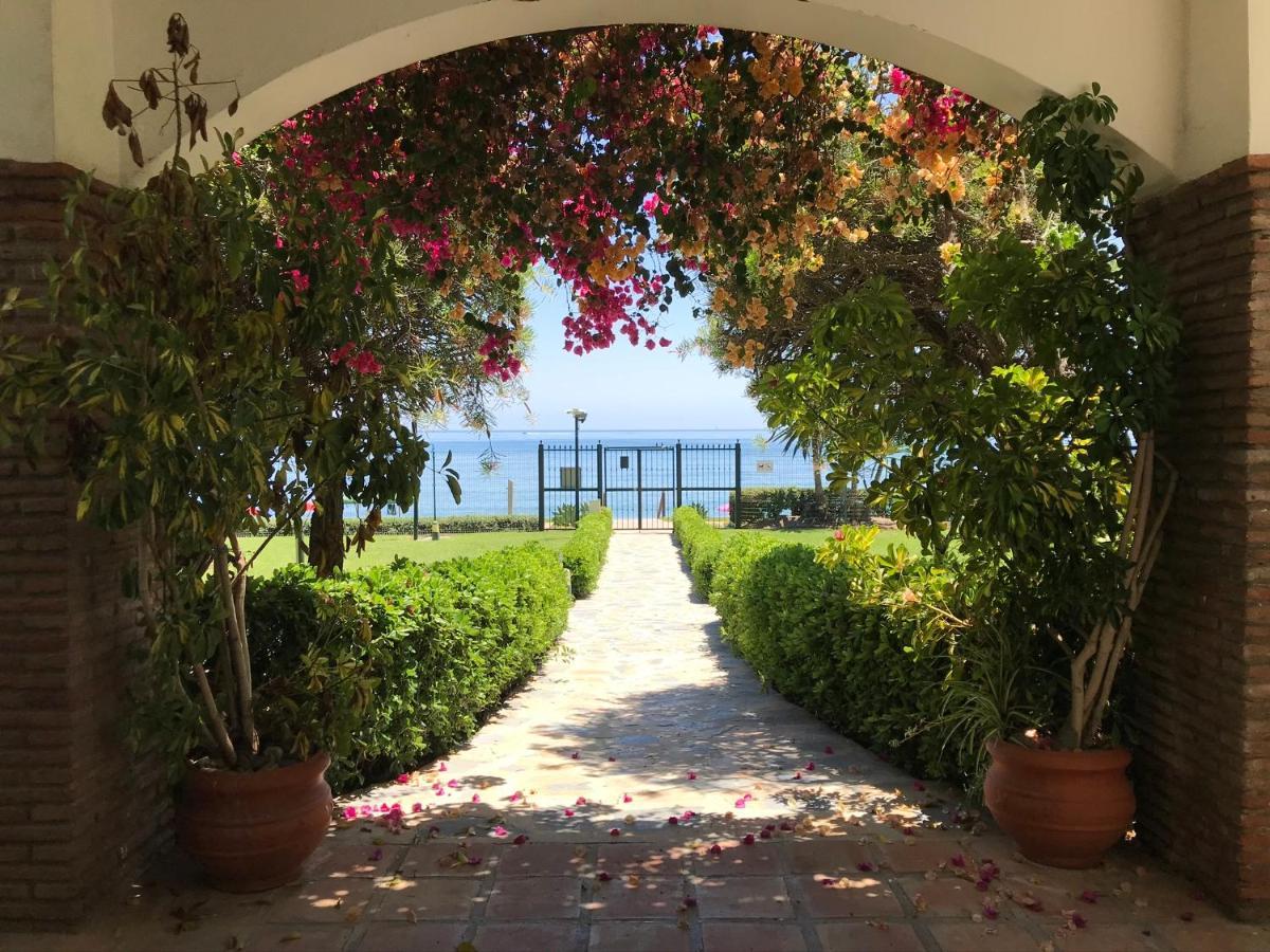 Marbella - Estepona Beach Frontline Apartment 외부 사진