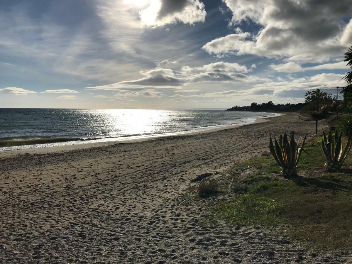 Marbella - Estepona Beach Frontline Apartment 외부 사진