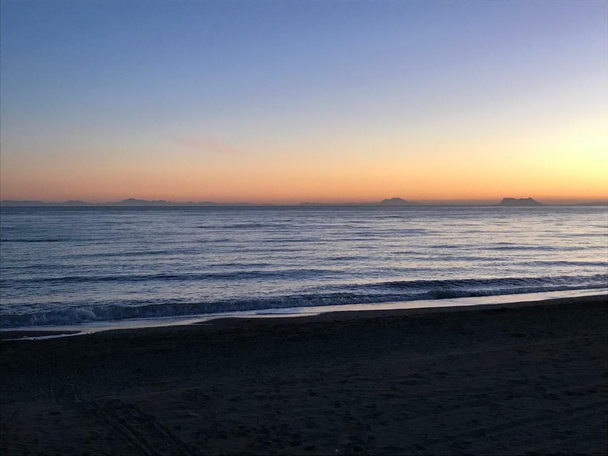 Marbella - Estepona Beach Frontline Apartment 외부 사진